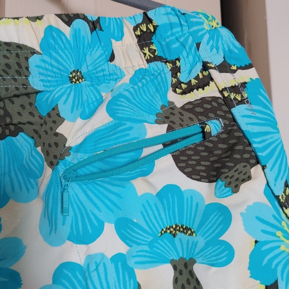 Shorts - Picture 4 of 5